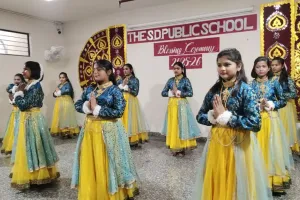 द० एस० डी० पब्लिक स्कूल में आशीर्वाद समारोह: 12वीं के विद्यार्थियों को दी गई भावपूर्ण विदाई; उज्ज्वल भविष्य के लिए दी शुभकामनाएं