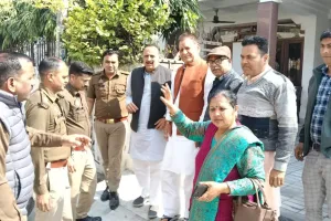 मुज़फ्फरनगर में कांग्रेस नेताओं को पुलिस ने किया हाउस अरेस्ट, लखनऊ कूच से पहले की घेराबंदी, अभद्रता का भी आरोप 