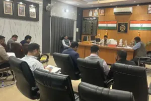 रामपुर कलेक्ट्रेट सभागार में राजस्व कार्यों की समीक्षा, समयबद्ध निस्तारण के दिए निर्देश