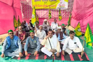 अमरोहा में जहरीला पानी बना ‘साइलेंट किलर’, 68 दिनों से धरने पर डटे किसान