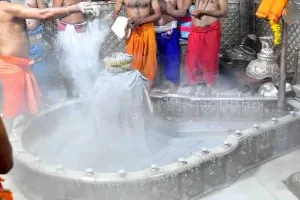 Mahashivratri: बाबा महाकाल की अलौकिक महाआरती संपन्न, 44 घंटे खुले रहेंगे पट, उज्जैन में 10 लाख श्रद्धालुओं के पहुंचने का अनुमान