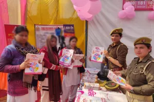 मुजफ्फरनगरः आईटीआई परिसर में मिशन शक्ति जागरूकता स्टाल, छात्राओं को हेल्पलाइन व योजनाओं की दी जानकारी