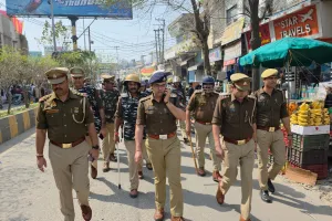 मुजफ्फरनगर: होली और रमजान पर पुलिस का कड़ा पहरा, संवेदनशील इलाकों में फ्लैग मार्च से दिया सुरक्षा का भरोसा