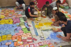 गाजियाबाद: डासना जेल के कैदियों ने घोले उम्मीदों के रंग, तैयार किया हर्बल गुलाल