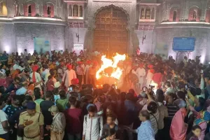 इंदौर राजवाड़ा में 300 साल पुरानी शाही होली की परंपरा, आज भी जिंदा, जानें सरकारी होलिका दहन का गौरवशाली इतिहास