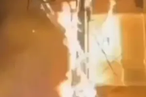 मुजफ्फरनगर में होलिका दहन के दौरान बड़ा हादसा: बिजली के खंभे और तारों में लगी भीषण आग, नई मंडी क्षेत्र में मची अफरा-तफरी