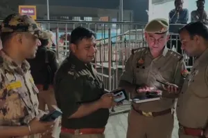 मेरठ: भैसाली मेट्रो स्टेशन पर चेकिंग के दौरान दो सर्राफा व्यापारी भाई पकड़े गए, लाखों का सोना बरामद