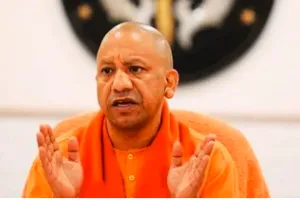 सीएम योगी पहुंचे कानपुर, RSS-BJP नेताओं के साथ अहम बैठक