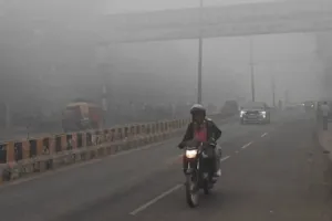 मेरठ, बुलंदशहर समेत पश्चिमी यूपी के कई जिलों में घना कोहरा, सुबह से छाया धुंध का घेरा