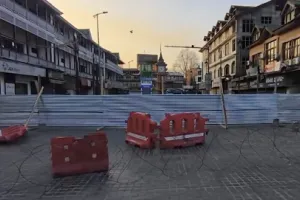 खामेनेई की मौत के बाद जम्मू-कश्मीर में पुलिस-प्रसाशन अलर्ट पर, श्रीनगर में मोबाइल-इंटरनेट सेवाएं बंद