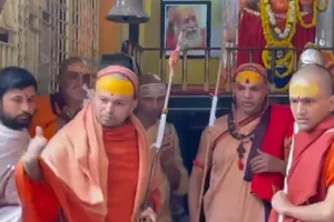 स्वामी अविमुक्तेश्वरानंद ने शुरू की गौ रक्षा यात्रा, कहा- यह राजनीति नहीं, धर्मयुद्ध है 