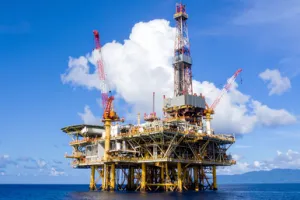 अमेरिका ने सभी देशों को रूसी कच्चा तेल खरीदने की मंजूरी दी, कीमतों में आई गिरावट 