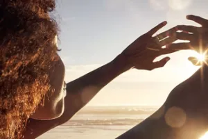 तेज धूप से त्वचा को बचाना है? अपनाएं आसान और असरदार टिप्स