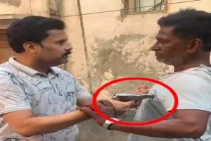अलीगढ़: पड़ोसी के सीने पर पिस्टल तानने वाले भाजपा नेता गिरफ्तार, पुलिस ने भेजा जेल