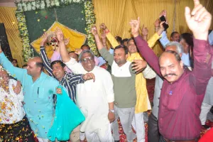 शामली में भजनों की अमृत वर्षा और फूलों की होली