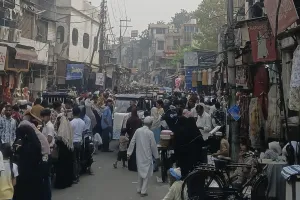 स्मार्ट सिटी मुरादाबाद में अवैध मंगलवार बाजार पर सवाल, रोक के बावजूद लग रहा बाजार