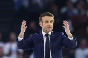 फ्रांस के राष्ट्रपति मैक्रों ने ईरान से की मिडिल ईस्ट देशों पर हमले रोकने की अपील