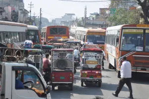 शामली में होली 2026 के अवसर पर यात्रियों की भारी भीड़, रोडवेज और निजी बसों में चढ़ाव