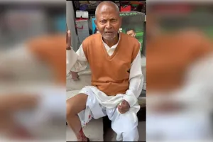 शामली में आवारा कुत्तों का आतंक: बुजुर्ग पर जानलेवा हमला, क्षेत्र में दहशत का माहौल