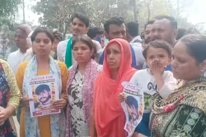 मेरठ: बेटे की हत्या को हादसा दिखाने की साजिश, पीड़ित पिता ने एसएसपी ऑफिस में लगाई न्याय की गुहार