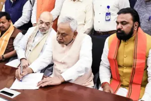 नीतीश कुमार की नई सधी हुई बिहारी चाल के सियासी निहितार्थ