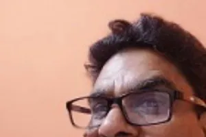 होली व्यंग्य:  होली खेल रहे दढियल,’इंडी’ गलियन  में…   बोलो भैया शान से, नंग बड़े भगवान से