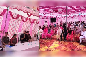 शामली में ग्राम चौपाल: विकास कार्यों में लापरवाही पर डीएम ने काटा अधकारियों का  वेतन 