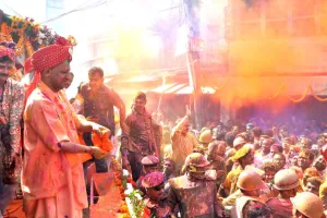 गोरखपुर में होली का रंग: मुख्यमंत्री योगी आदित्यनाथ भगवान नृसिंह के रथ की करेंगे अगुवाई