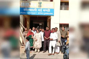 मुजफ्फरनगर के कल्याणपुरी मोहल्ला में दबंग महिला की हरकतों से दहशत