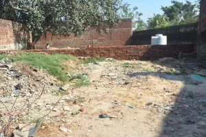 शामली के जलालाबाद में तालाब की भूमि पर अवैध कब्जा, चारदीवारी करते दो लोग पुलिस हिरासत में 