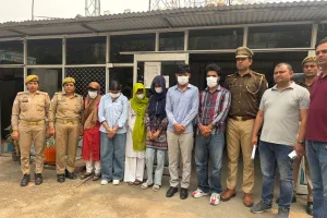 नोएडा पुलिस ने किया फर्जी रिक्रूटमेंट सेंटर का पर्दाफाश, 4 महिलाओं समेत 6 शातिर गिरफ्तार