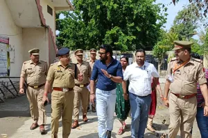 शामली में यूपी पुलिस भर्ती परीक्षा: डीएम और एसपी ने केंद्रों का औचक निरीक्षण कर लिया व्यवस्था का जायजा