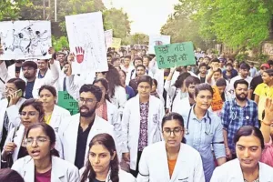 मध्य प्रदेश में जूनियर डॉक्टरों की बड़ी हड़ताल 8 हजार डॉक्टरों ने रोका काम अस्पतालों की सेवाएं प्रभावित