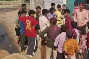 संभल में बाप-बेटे के विवाद में बीच-बचाव करने पहुंचे बुजुर्ग की पीट-पीटकर हत्या, गांव में भारी पुलिस बल तैनात