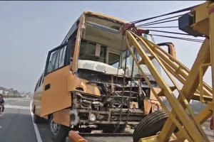 मुरादाबाद में बारातियों से भरी बस और ट्रक की भिड़ंत, छह लोग घायल