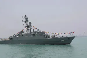 हिंद महासागर में बड़ा सैन्य हमला अमेरिकी पनडुब्बी के हमले से डूबा ईरान का युद्धपोत, 80 लोगों की मौत कई लापता दुनिया भर में बढ़ा तनाव