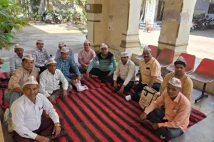 मुजफ्फरनगर: डी.ए.वी. इंटर कॉलेज में लिपिक की सेवा समाप्ति पर उबाल; कर्मचारी संगठनों का धरना, शिक्षक संघ ने भी दिया समर्थन