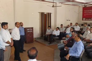 मुजफ्फरनगर: खाद के साथ जबरन थमाया दूसरा सामान तो खैर नहीं! DM उमेश मिश्रा के सख्त निर्देश— 