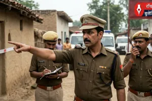 मुज़फ्फरनगर में दिनदहाड़े दरिंदगी: स्नान कर रही महिला के घर में घुसा पड़ोसी, छेड़छाड़ कर दी जान से मारने की धमकी