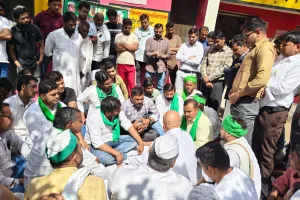 मुजफ्फरनगर: बिजली विभाग पर महिला किसान से 'ठगी' का आरोप; भाकियू (अराजनैतिक) ने घेरा कलेक्ट्रेट, दी आंदोलन की चेतावनी