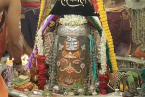 वैष्णव तिलक और राम नाम के बेल पत्रों से सजे बाबा महाकाल, भस्म आरती में गूंजा जय श्री महाकाल