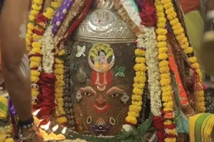 जन्माष्टमी पर कृष्ण रूप में सजे बाबा महाकाल, भस्म आरती में उमड़ा आस्था का सैलाब; ‘जय श्री महाकाल’ से गूंजा मंदिर