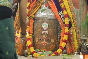 भांग-आभूषणों से सजे बाबा महाकाल! चंदन लेप के बाद हुई भस्म आरती, ‘जय श्री महाकाल’ से गूंजा मंदिर