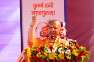आक्रांता मंदिर तोड़ सकता है, हमारी आस्था नहीं: लखनऊ पुलिस लाइन में श्रीकृष्ण जन्माष्टमी पर बोले सीएम योगी