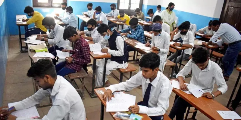 बिहार शिक्षा विभाग की बड़ी लापरवाही ! बर्खास्त शिक्षकों की इंटर परीक्षा में लगाई ड्यूटी..जानें कैसे खुली विभाग की पोल