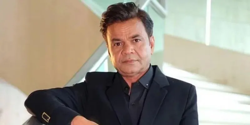 राजपाल यादव का जेल से बाहर पहला डांस.. भतीजी के संगीत में शाहजहांपुर पहुंचे ,पत्नी संग किया 'तेरी चुनरिया' पर धमाकेदार डांस