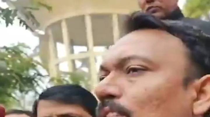 निलंबित सिटी मजिस्ट्रेट अलंकार अग्निहोत्री पहुंचे एटा,शहीद भगत सिंह प्रतिमा पर किये पुष्प अर्पित