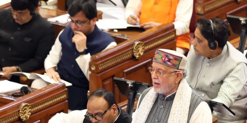 ...गा रहा है गीत यूपी, योगी जी के नाम का : विधानसभा में बजट भाषण पढ़ते हुए वित्त मंत्री ने शायरी सुनाकर की प्रशंसा