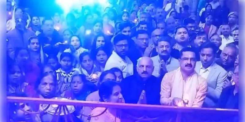 मुरादाबाद: प्राचीन 84 घंटा मंदिर में गूंजा 'हर-हर महादेव', विधायक रितेश गुप्ता की मौजूदगी में संपन्न हुई भव्य महाआरती