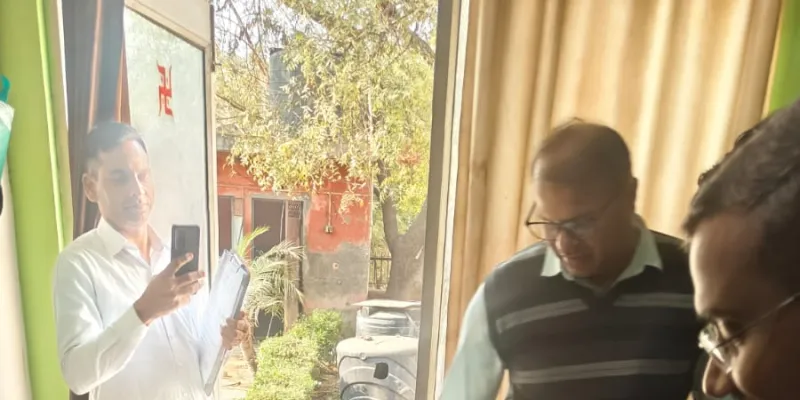 ग्रेटर नोएडा में दूषित कुट्टू का आटा बेचने वाली दो दुकानें व गोदाम सील, 3 सोसायटी के निवासी हैं बीमार 